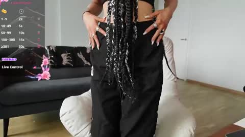 Snapshot of agelina_summer chatting on May 2026 10:33:01 AM Agelina Lilly Laura online show from May 2026 10:33:01 AM