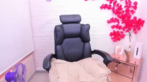 Ahisha online show from November 2025 03:01:01 PM