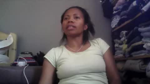 Snapshot of aicha_boobs chatting on October 2025 03:50:02 AM Aicha boobs online show from October 2025 03:50:02 AM