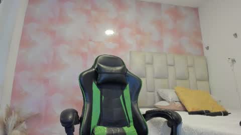 karoline  online show from June 2026 08:23:01 PM