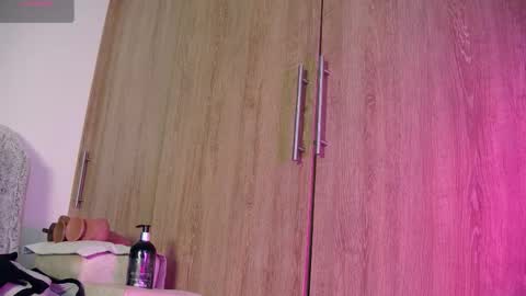 Snapshot of aidaadams chatting on November 2025 12:15:02 PM Aida online show from November 2025 12:15:02 PM