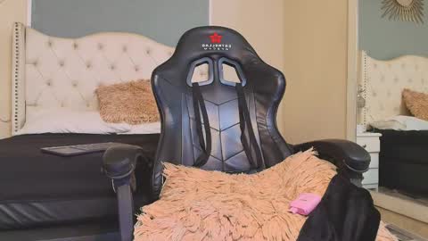 aiden_royce online show from November 2025 06:18:01 PM