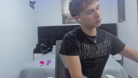 Snapshot of aiiden_15 chatting on October 2025 01:00:01 PM Aiden online show from October 2025 01:00:01 PM