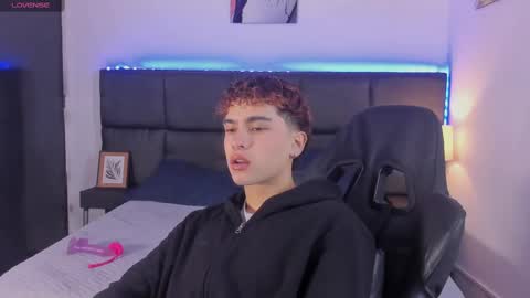 Snapshot of aiiden_15 chatting on October 2025 12:04:02 PM Aiden online show from October 2025 12:04:02 PM