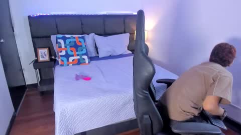 Snapshot of aiiden_15 chatting on December 2025 01:05:02 PM Aiden online show from December 2025 01:05:02 PM