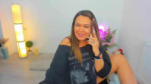 Snapshot of aileen_stone chatting on November 2025 05:06:02 PM Aileen online show from November 2025 05:06:02 PM