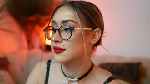 Snapshot of aileenaxa chatting on April 2026 08:39:02 PM Aileen online show from April 2026 08:39:02 PM