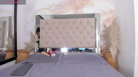 Snapshot of ainaah_ chatting on September 2025 12:09:02 PM Ainaah online show from September 2025 12:09:02 PM