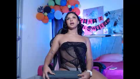 aisha299 online show from October 2025 04:15:01 AM