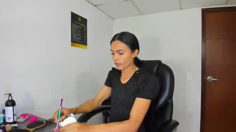 Aisha online show from December 2025 04:41:01 AM