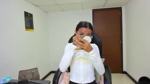 Aisha online show from March 2026 03:22:02 AM