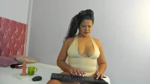 AISHA  MOORE online show from June 2026 07:23:02 PM