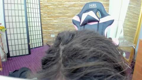 Aisha online show from December 2025 05:39:02 AM