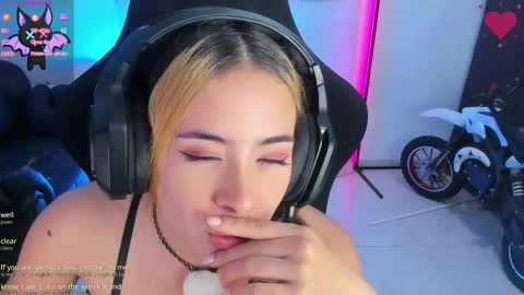 aishelyng20 online show from October 2025 06:43:01 AM