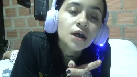 Snapshot of aitana23_ chatting on September 2025 01:18:02 AM aiti online show from September 2025 01:18:02 AM