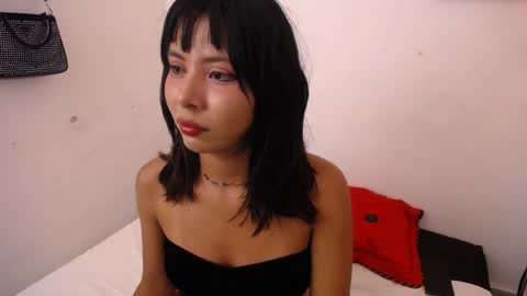 A K A N E  U W U online show from May 2026 06:09:01 PM