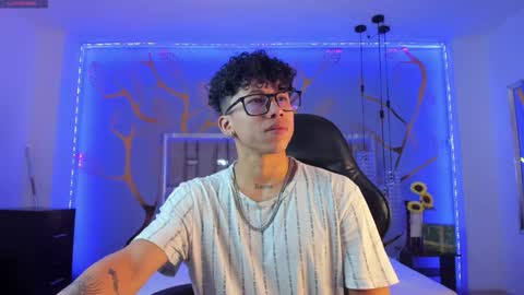 akazaboy online show from January 2025 04:19:01 AM