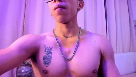 akazaboy online show from January 2025 04:37:01 AM