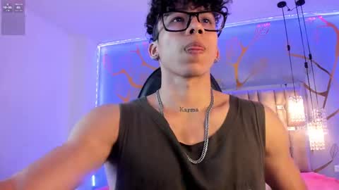 akazaboy online show from September 2025 08:09:01 PM