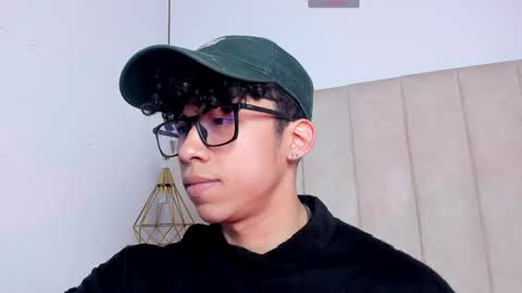 akazaboy online show from April 2026 08:23:01 PM