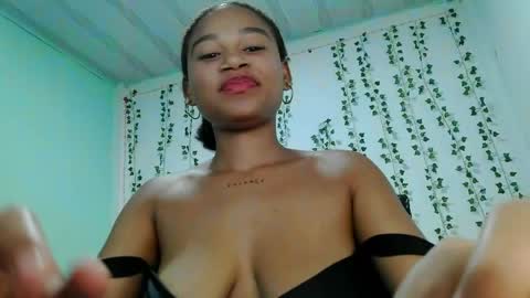 akemy_saunderz online show from June 2026 03:31:01 AM