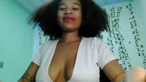 akemy_saunderz online show from June 2026 03:53:01 AM