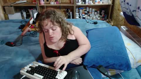 Snapshot of akindmodel chatting on September 2025 03:50:01 PM Natalie online show from September 2025 03:50:01 PM