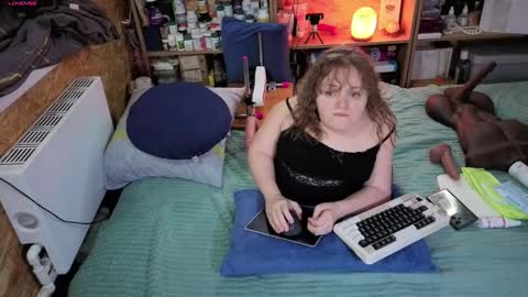 Snapshot of akindmodel chatting on November 2025 06:02:01 AM Natalie online show from November 2025 06:02:01 AM