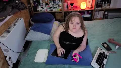 Snapshot of akindmodel chatting on November 2025 11:33:02 AM Natalie online show from November 2025 11:33:02 AM