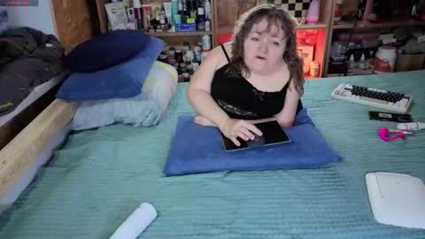 Snapshot of akindmodel chatting on November 2025 12:19:02 PM Natalie online show from November 2025 12:19:02 PM