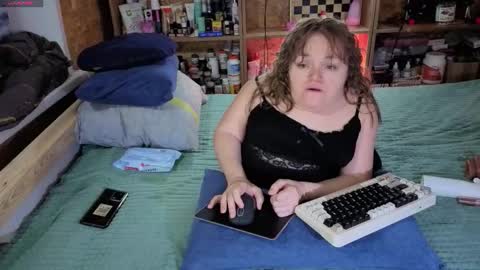 Snapshot of akindmodel chatting on December 2025 12:32:01 PM Natalie online show from December 2025 12:32:01 PM