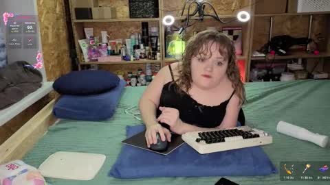 Snapshot of akindmodel chatting on December 2025 02:24:02 PM Natalie online show from December 2025 02:24:02 PM