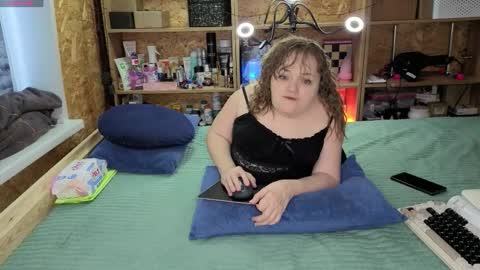 Snapshot of akindmodel chatting on December 2025 04:52:02 AM Natalie online show from December 2025 04:52:02 AM