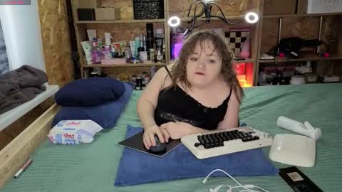 Snapshot of akindmodel chatting on December 2025 05:38:02 AM Natalie online show from December 2025 05:38:02 AM