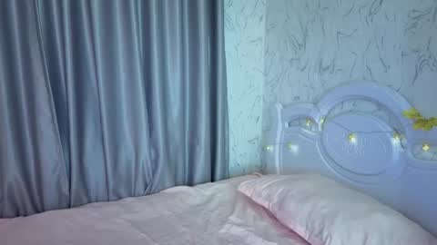 Snapshot of akino_hen chatting on November 2025 04:41:02 PM Kim online show from November 2025 04:41:02 PM