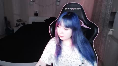 akirahartyx online show from November 2025 03:44:01 PM