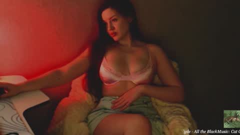 Snapshot of al1cegreen__ chatting on December 2025 09:49:01 AM Alice online show from December 2025 09:49:01 AM