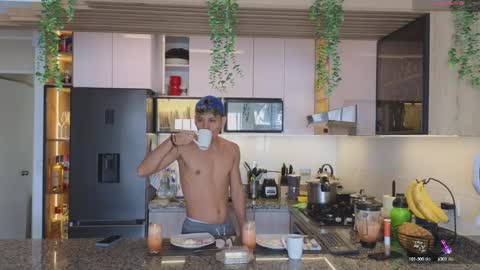 Snapshot of al_miko chatting on December 2024 06:33:01 PM Al Fox Miko Fortuni online show from December 2024 06:33:01 PM