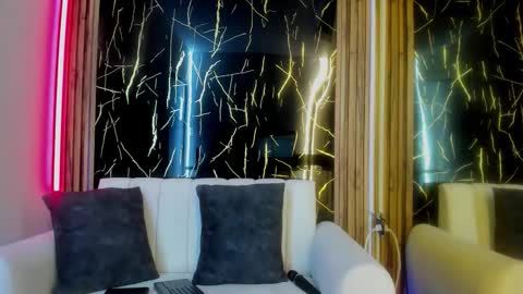 alahia_lee23_aws online show from November 2025 02:06:01 PM