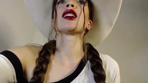           online show from November 2025 09:34:02 AM