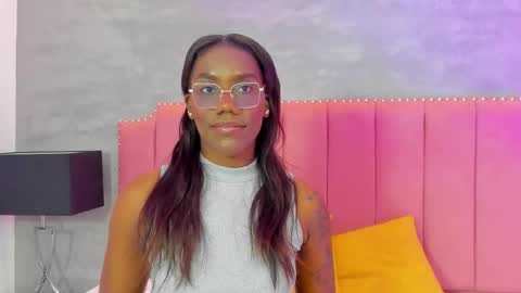 alaia_colins online show from November 2025 11:58:02 PM