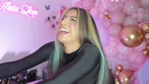 Snapshot of alaia_love77 chatting on February 2025 10:19:01 PM Alaia online show from February 2025 10:19:01 PM