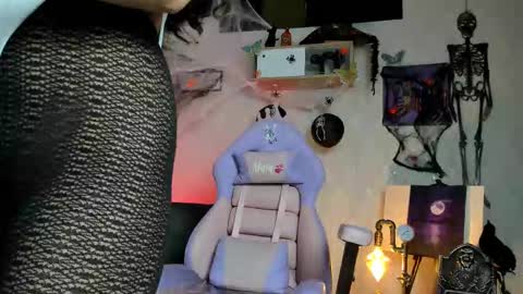 Snapshot of alaia_love77 chatting on October 2025 09:49:02 PM Alaia online show from October 2025 09:49:02 PM