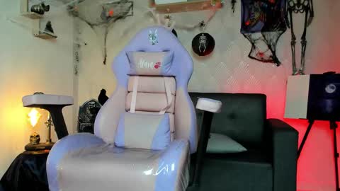 Snapshot of alaia_love77 chatting on October 2025 11:44:01 AM Alaia online show from October 2025 11:44:01 AM