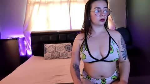 AlaiaSam online show from April 2026 10:13:02 PM