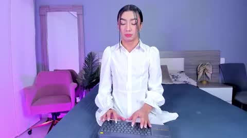 alaiaguerra online show from November 2025 07:57:01 PM