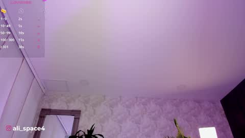 alaiaguerra online show from April 2026 07:36:02 PM