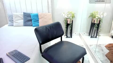 Snapshot of alaiasmile_ chatting on April 2026 07:58:01 PM online show from April 2026 07:58:01 PM