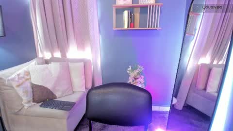 Snapshot of alaiasmile_ chatting on June 2026 07:17:01 PM online show from June 2026 07:17:01 PM