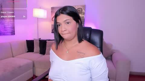 Alaia online show from November 2025 07:37:01 PM